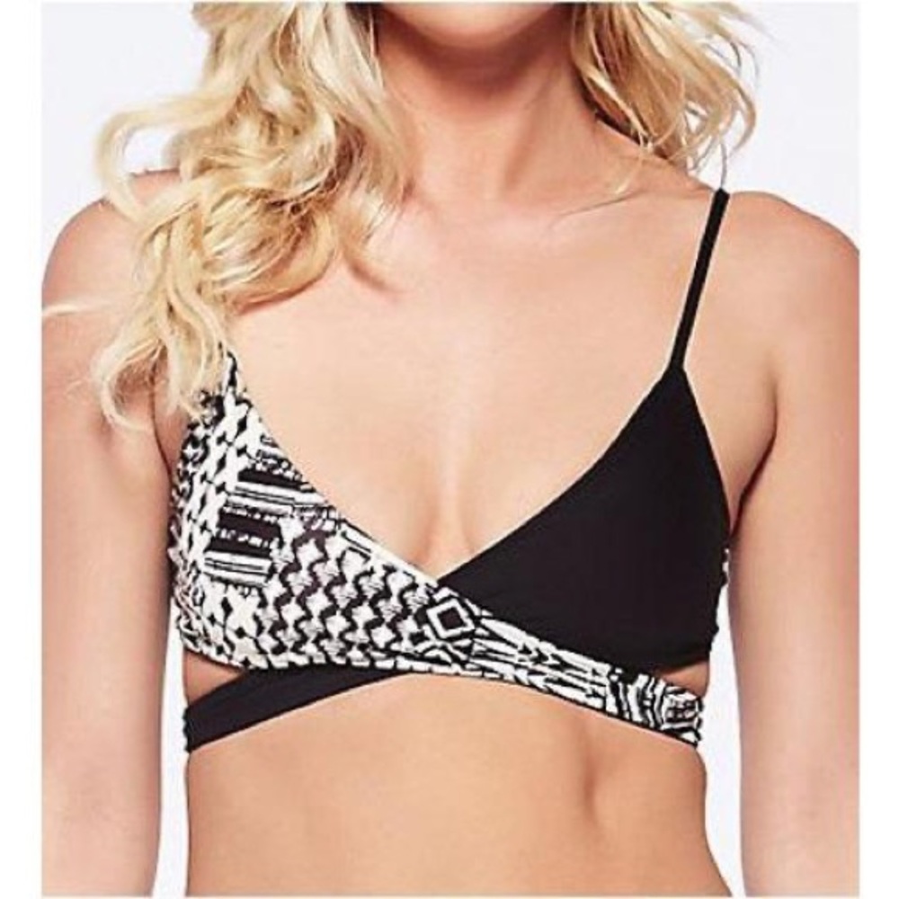 NWOT L*Space Chloe Ivory Coast bikini top black white
